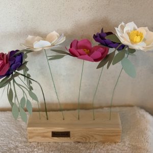 Grand support en bois avec emplacements pour fleurs, encens ou décoration, fait main en France. Décoration d'interieur.