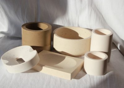 Pots et porte savons en resine naturelle, jesmonite avec des coquillages de pornic. Décoration d'interieur