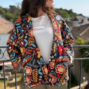 Veste KImono SOLAL Kimono femme aux motifs floraux colorés d'inspiration vintage. Une pièce originale, confortable et pleine de caractère.
